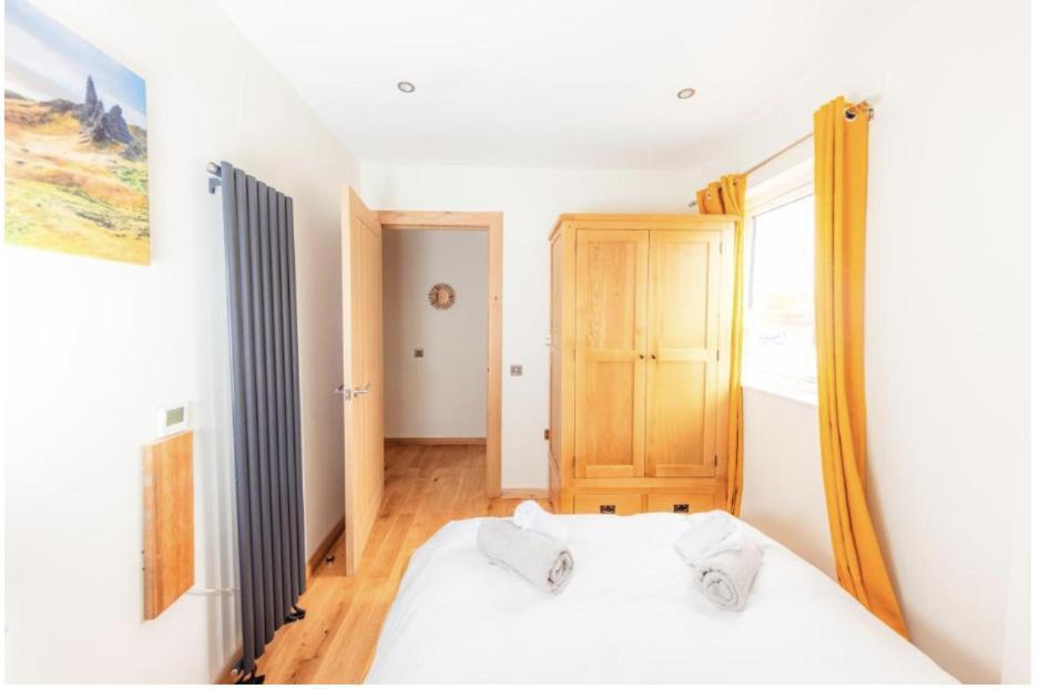 Luxury Cottage With Stunning Views Near Fairy Pools - School House 3 Carbost  Ngoại thất bức ảnh