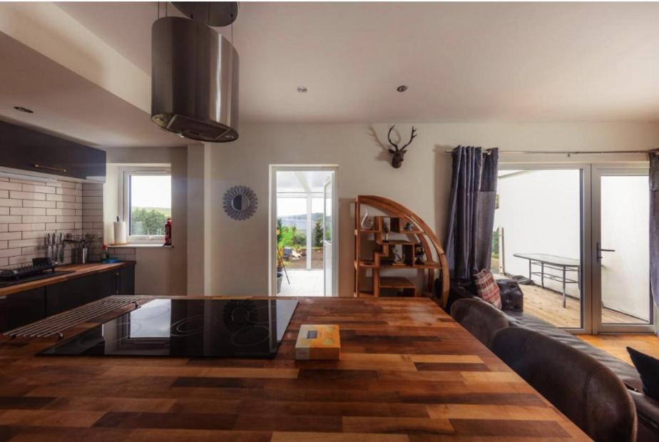 Luxury Cottage With Stunning Views Near Fairy Pools - School House 3 Carbost  Ngoại thất bức ảnh
